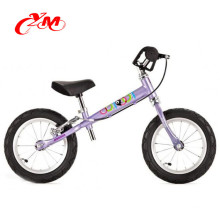 Alibaba buena calidad Rueda de bicicleta de equilibrio de aluminio / bicicleta de equilibrio negro de moda para juguetes de 2 años / niño pedal menos bicicleta